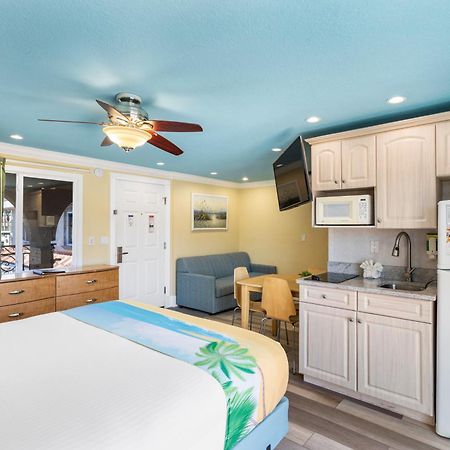 Bayview Plaza Waterfront Resort St. Pete Beach Rom bilde