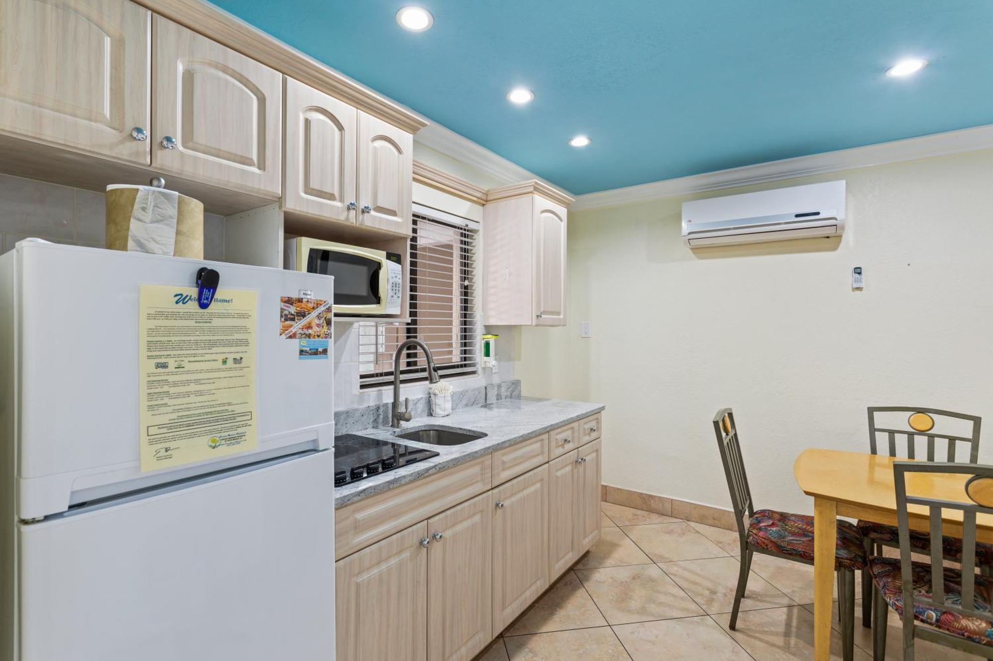 Bayview Plaza Waterfront Resort St. Pete Beach Rom bilde