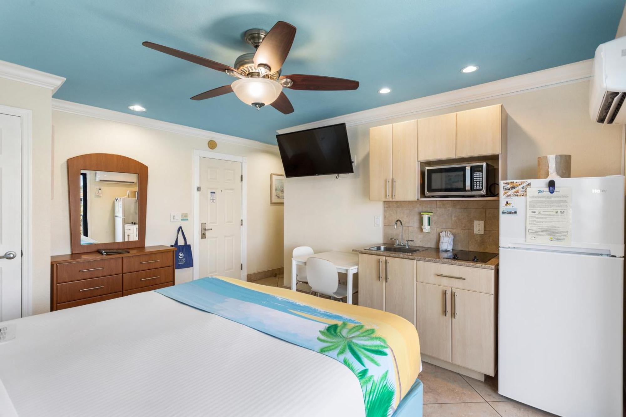 Bayview Plaza Waterfront Resort St. Pete Beach Rom bilde