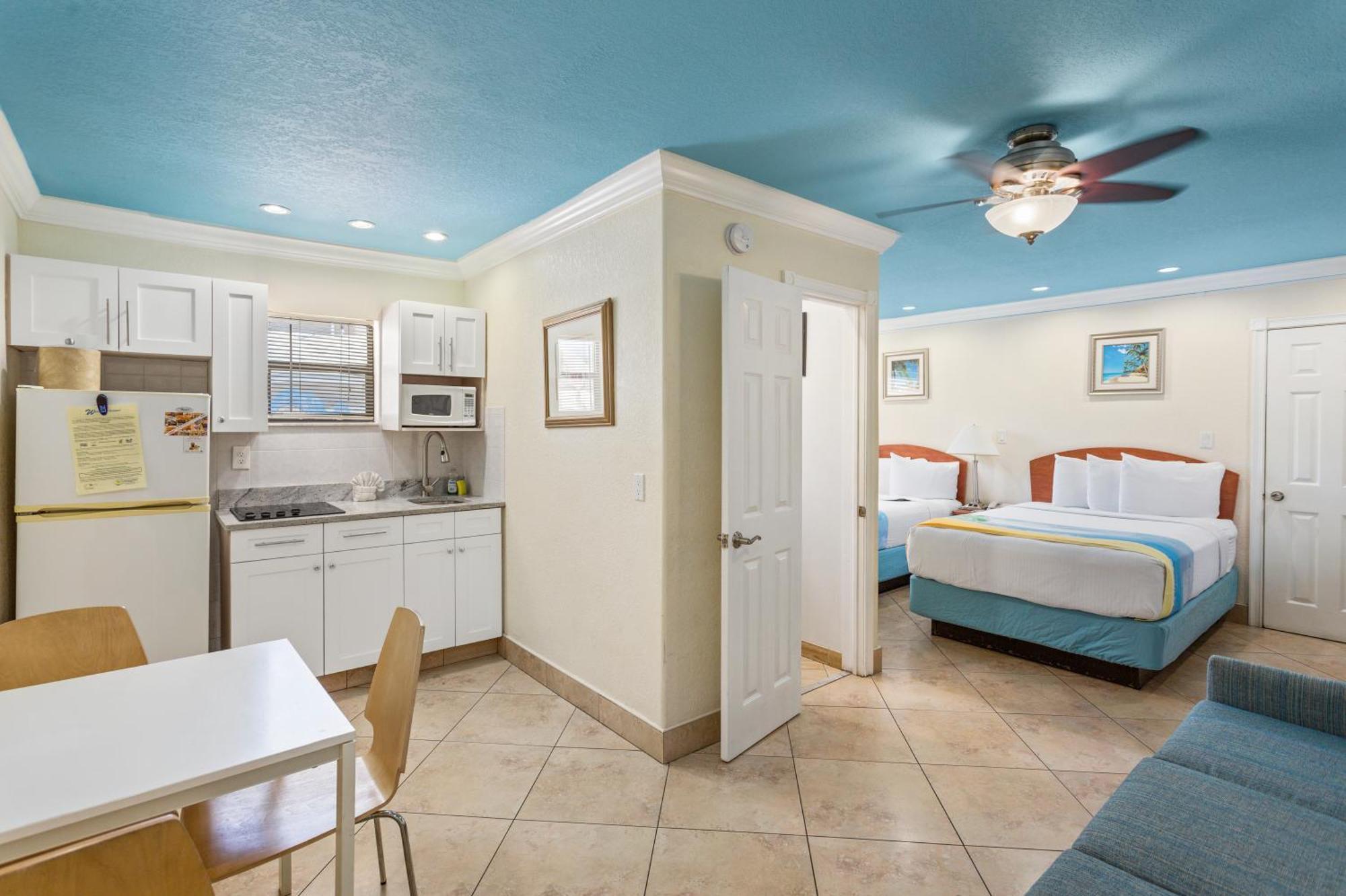 Bayview Plaza Waterfront Resort St. Pete Beach Rom bilde